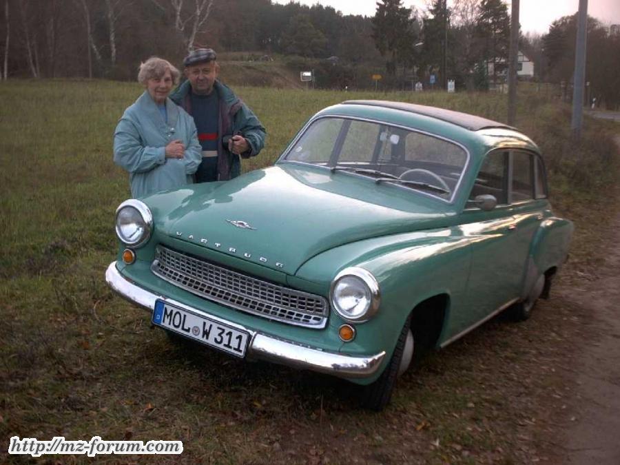 Wartburg 311 /900 von 1961, Standard mit Faltschiebedach