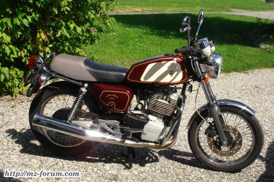 MZ Red Star im Herbst