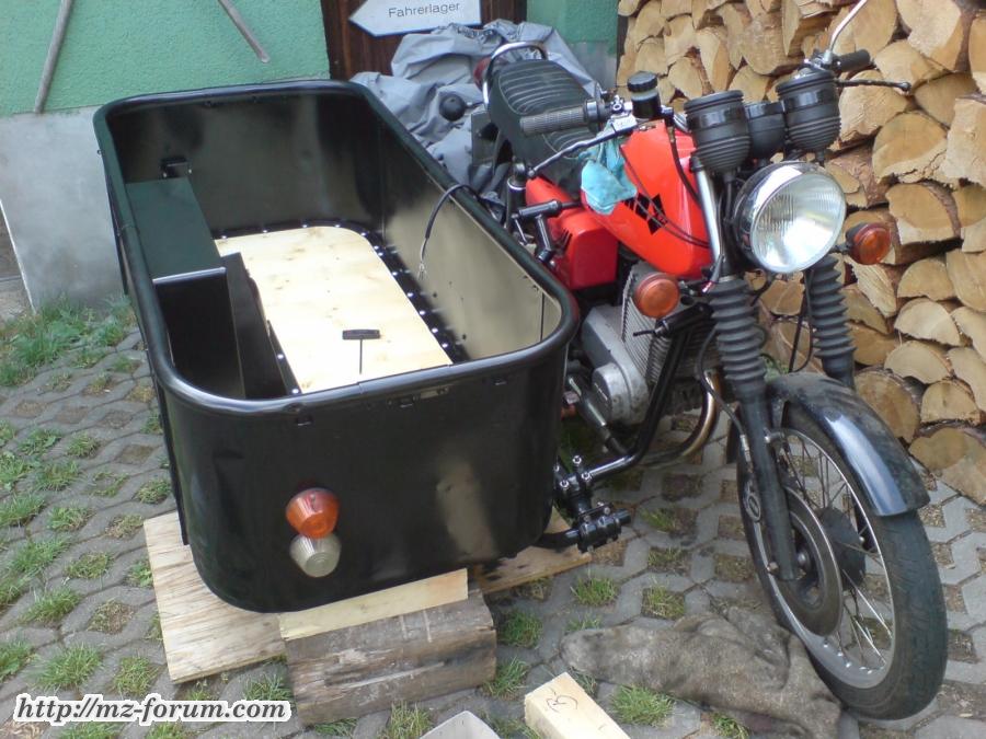 Boot aufgesetzt mit neuem Holz