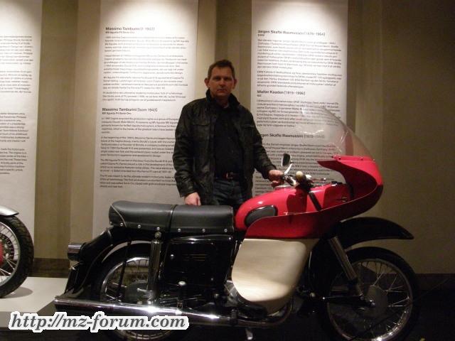 Re: Emme ins Museum.