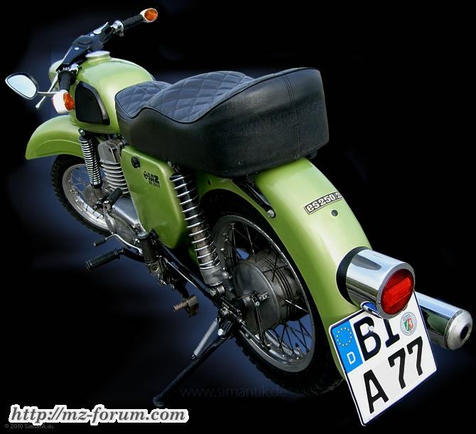 MZ ES250 2 schräg von hinten
