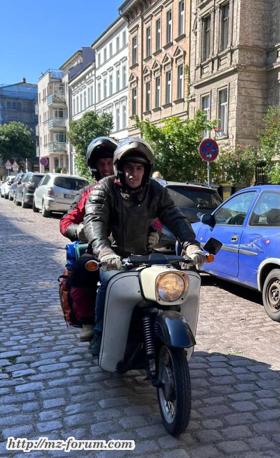 ein paar hundert Kilometer zu zweit auf dem ES-Sofa