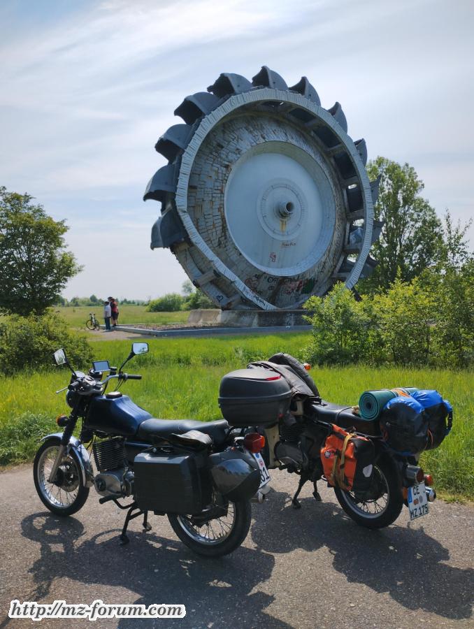 Warum nicht Mal ein Schaufelrad vom Braunkohlebagger bei Schkeuditz anschauen?