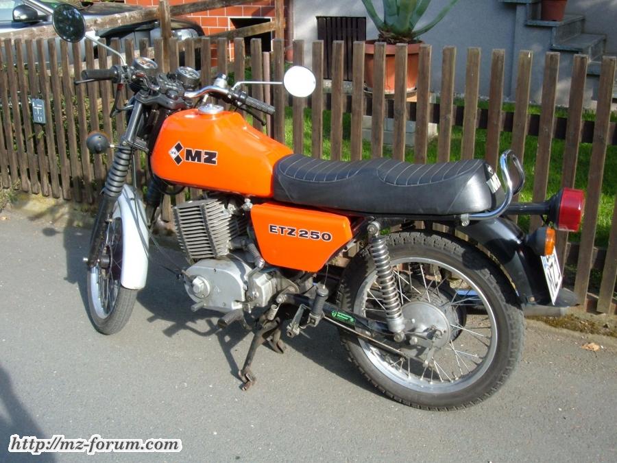 Seitenansicht ETZ 250