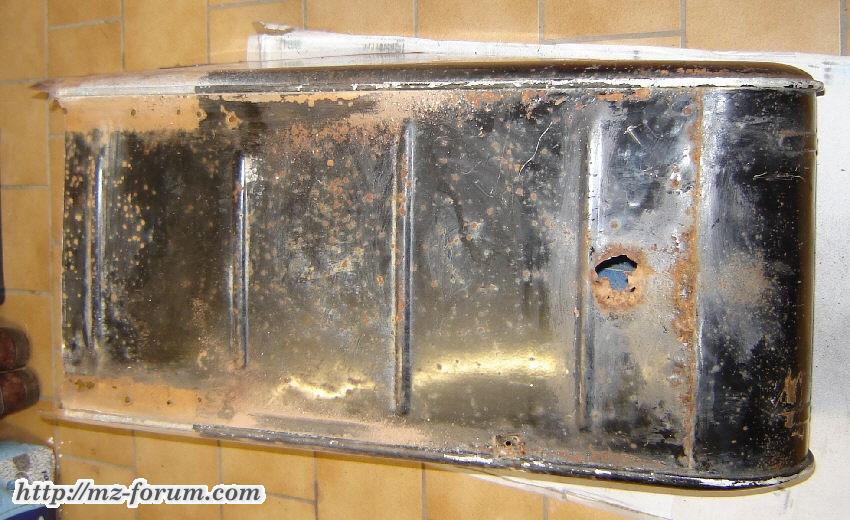 rostiges Boot von unten
