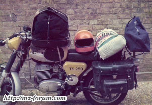 1975 auf großer Tour in England.Man beachte Gabelversteifung,Kröber Drehzahlmesser und M-Lenker