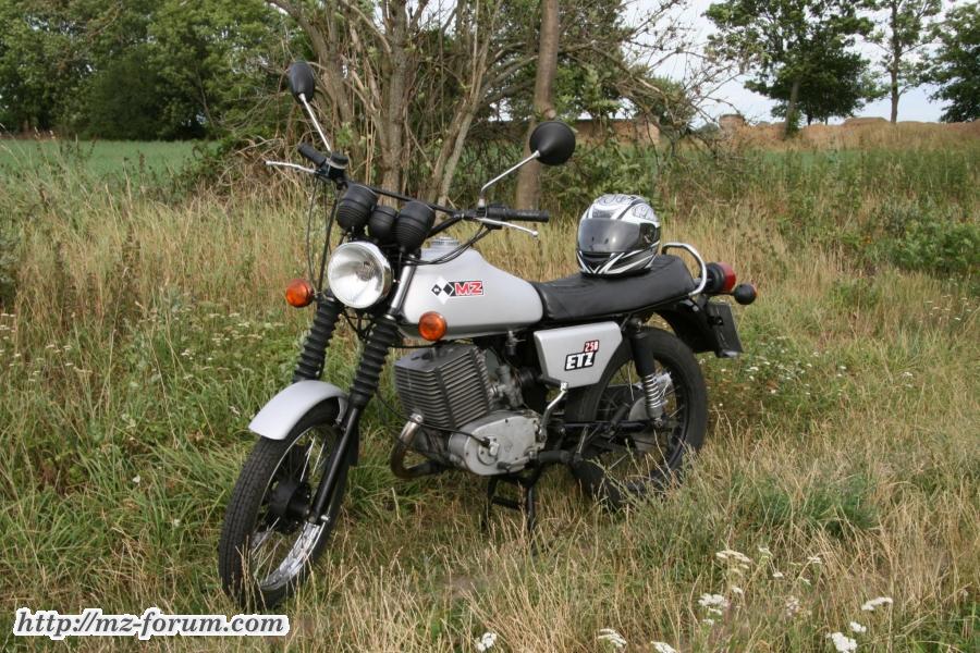 ETZ 250 Bj. '87 im Gras