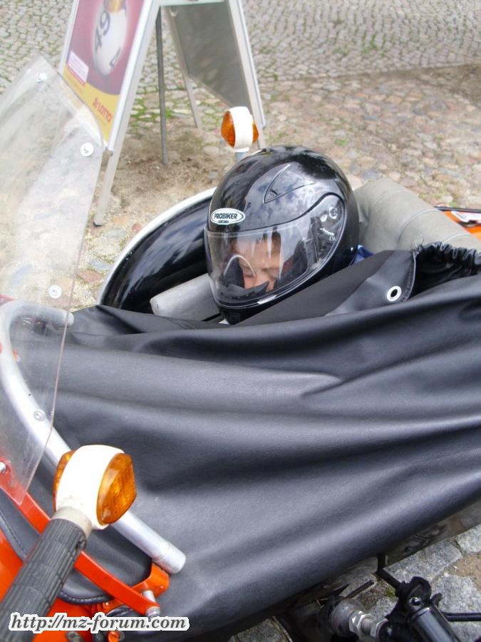 Kinder schlafen im Beiwagen schnell ein