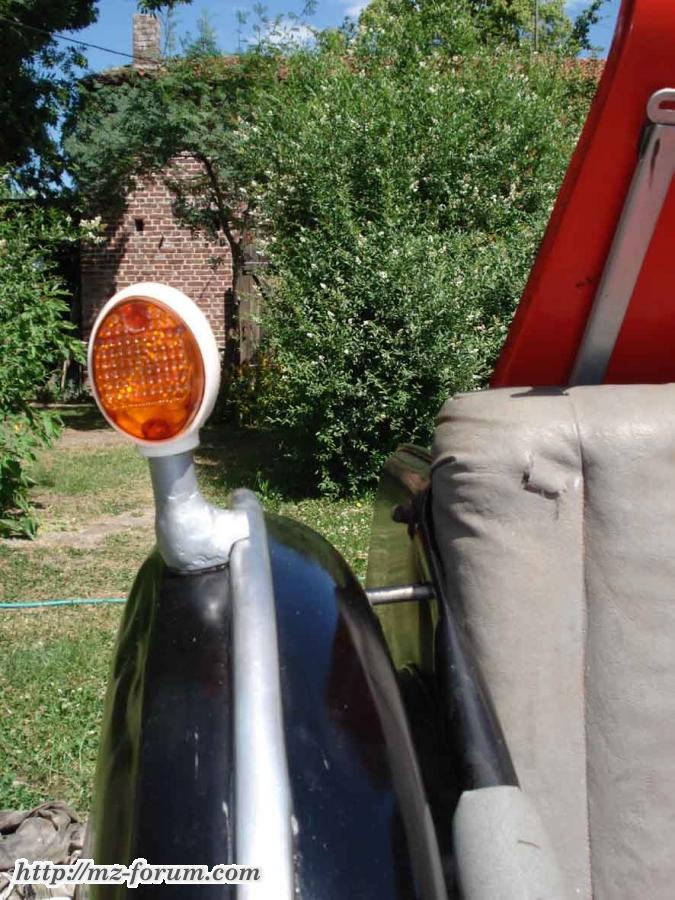 Viel Arbeit. Der selbstgefeilte Blinker. Aber die Rückenlehne geht doch noch...