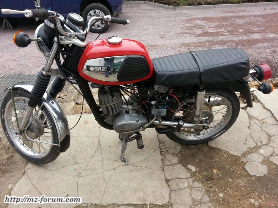 TS150 in Rot