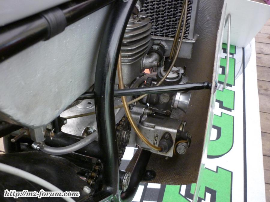 MZ RE 125 Vergaser und Zündmagnet