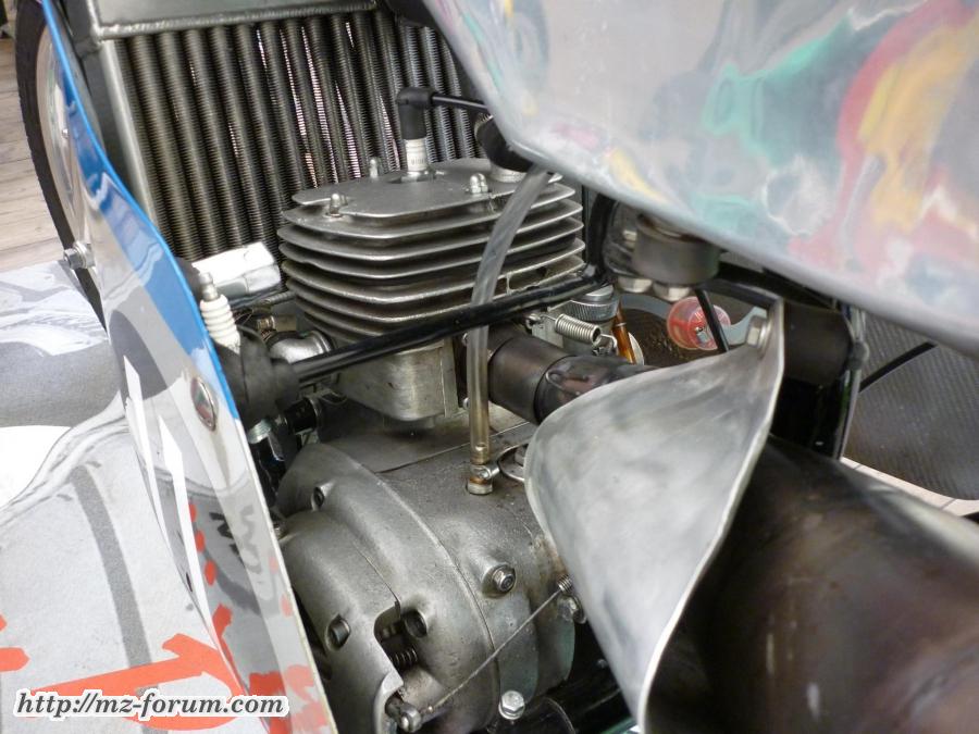 MZ RE 125 Auspuffführung