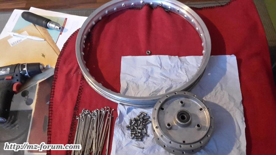 Schwalbe Rad zerlegt und gereinigt