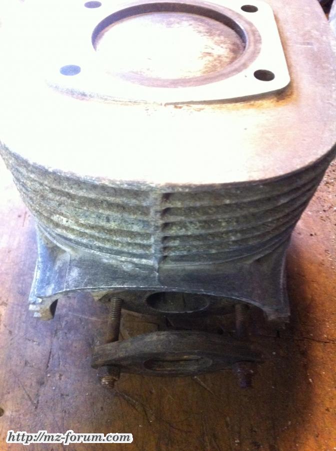 Zylinder ES 250-0 hinten
