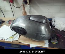 gebürsteter Tank
