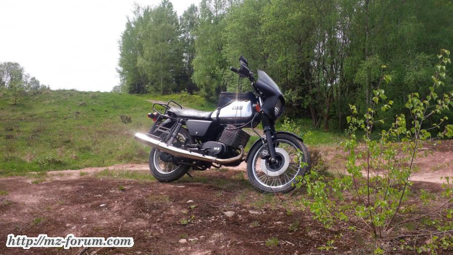 Meine ETZ 320 Touring (Mittagspause)