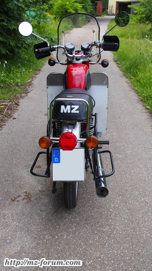EmmeHinten