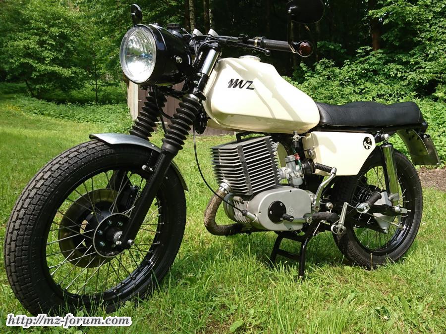 ETZ 250 1 Cafe Racer 2