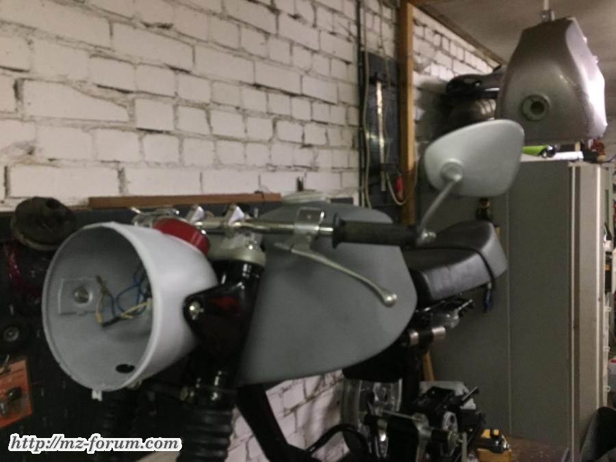 Lenker mit Amaturen u. neu lackiertem Spiegel