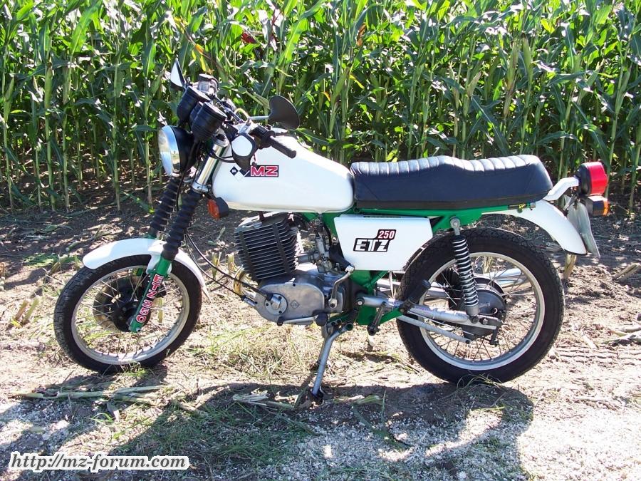 Garage73 ETZ250 0