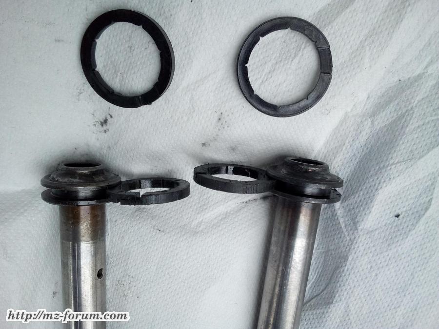 Kolbenring alt mit Riefen und neu