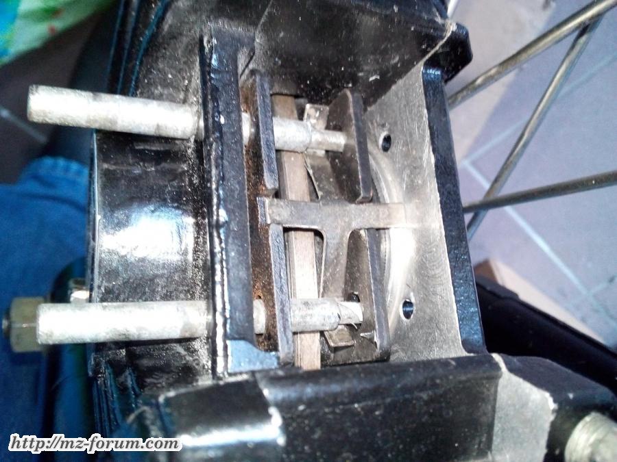 Bremssattel mit Bremsklotz, Führungsstift und Rückstellfeder 1