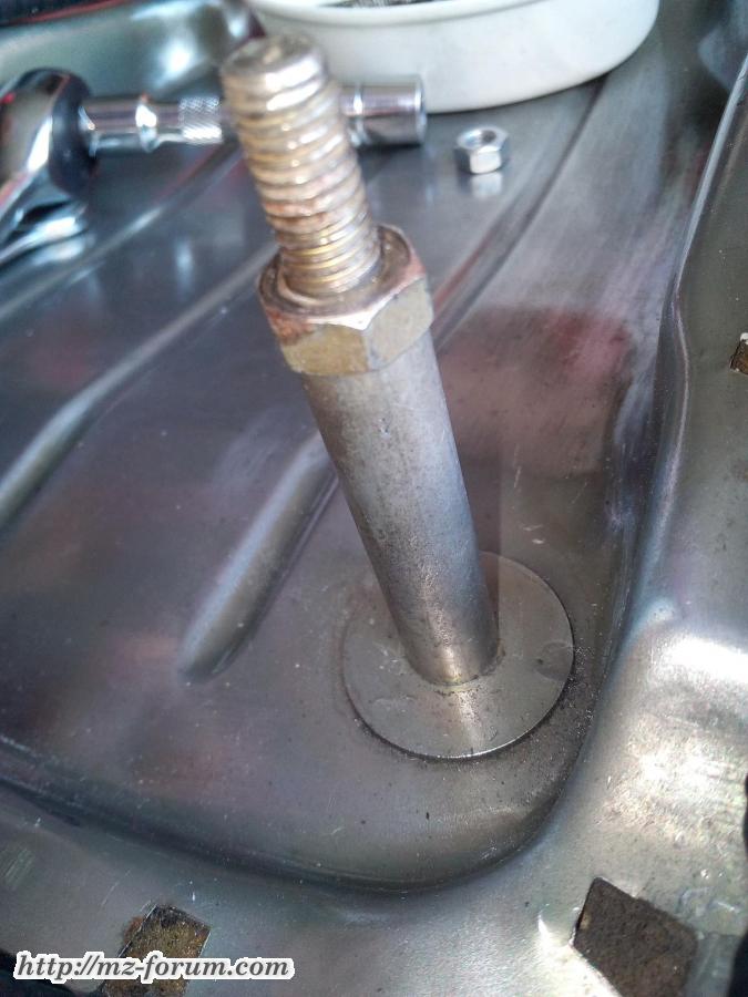 Sitzbank - Hintere Befestigung