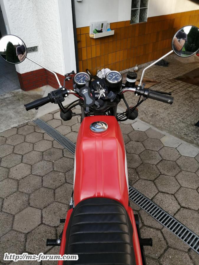 Neue Spiegel in die Halter gebaut, USB Buchse, GoProhalterung und Handyhalterung