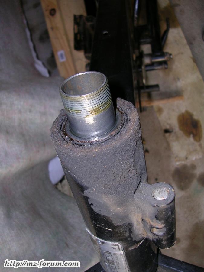 04/2009  das ist das obere Lenkkopflager -knirsch ...