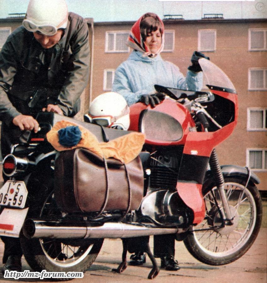 zeitgenössisches Foto einer verkleideten 250er ETS