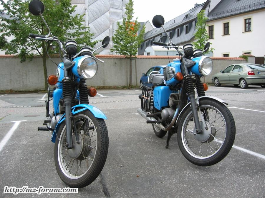09 - Parkplatz vor Schloss Wildeck