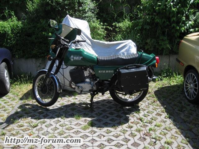 ETZ 250 neu auf dem Hof