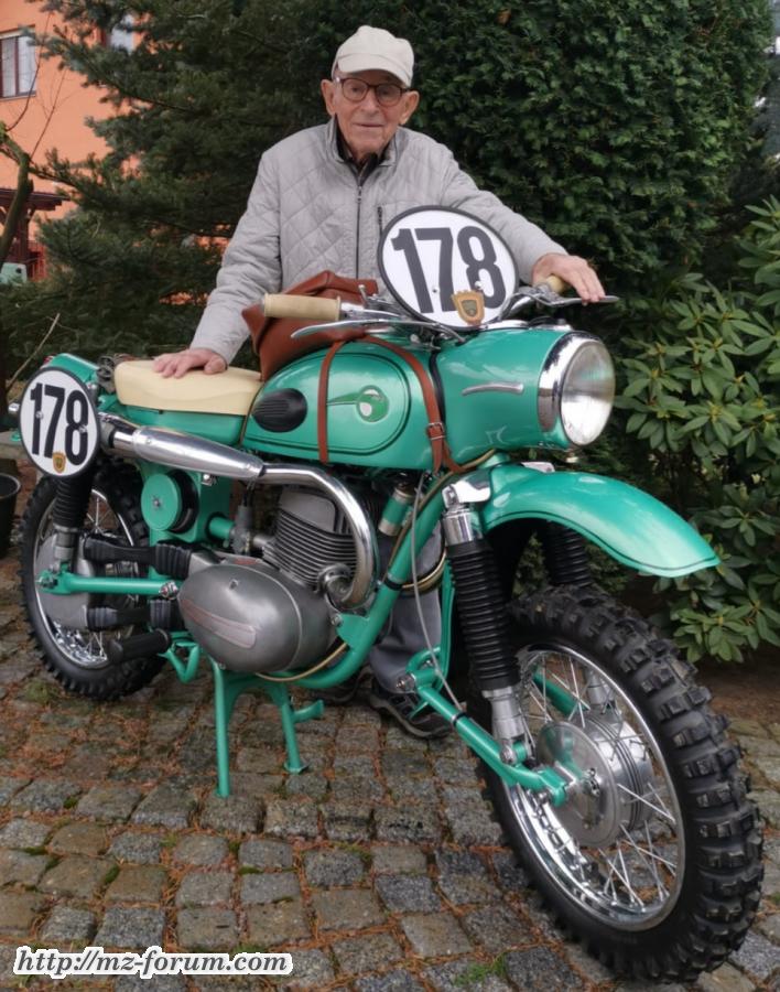 Harald Linke mit 91 hat er nach 65 Jahren  nochmal eine in der Hand