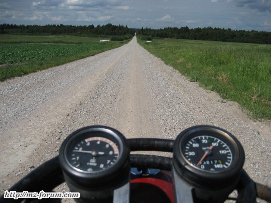 auf dem Weg nach Tallin über Schotterpiste