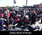 Am Parkplatz: eine MZ unter 4358 Bikes...